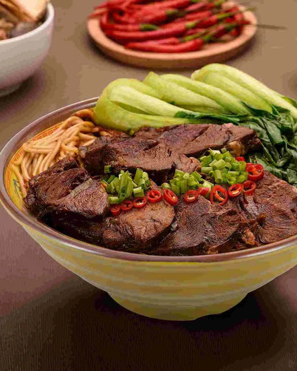 Chic 19cm Japanese Melamine Serving Bowl for Noodle Soups and Salads - A Must-Have Dining Accessory