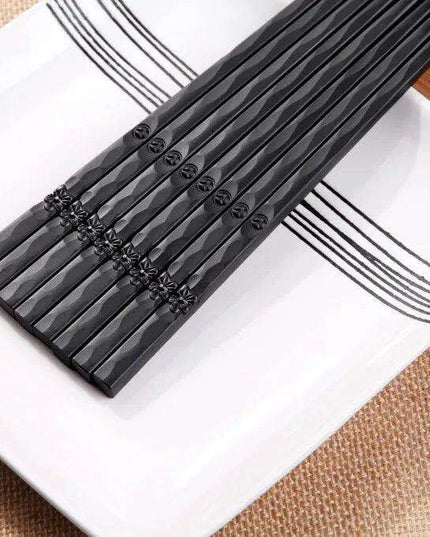 Sophisticated Black Fiberglass Chopsticks - Non-Slip Utensils for Sushi and Asian Dishes