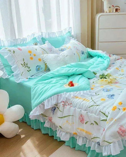 Chic Summer Lightweight Comforter with Ruffled Edges