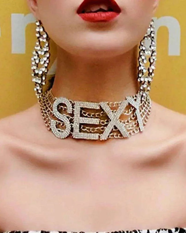 Glimmering Charm Crystal Rhinestone Choker: A Sophisticated Accessory for Trendsetting Women