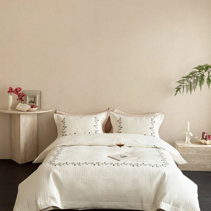 Minimalist Quilted Cotton Flower Bedding Set — 4-Piece, Double / Queen / King
