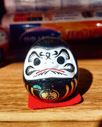 Charming Japanese Ceramic Lucky Cat Daruma Figurine for Home Decor and Gifting