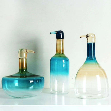 Toucan-Inspired Gradient Glass Vase: A Chic and Multifunctional Home Accent