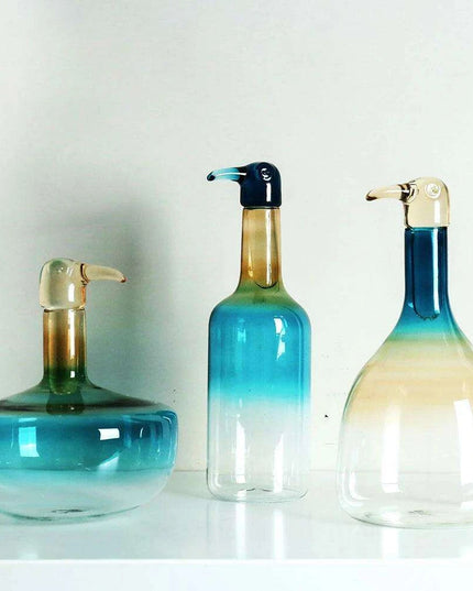 Toucan-Inspired Gradient Glass Vase: A Chic and Multifunctional Home Accent