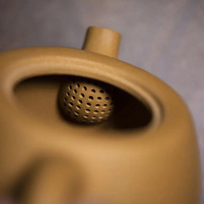 Elegant 460ML Yixing Zisha Clay Teapot with Gold Accents for Tea Enthusiasts