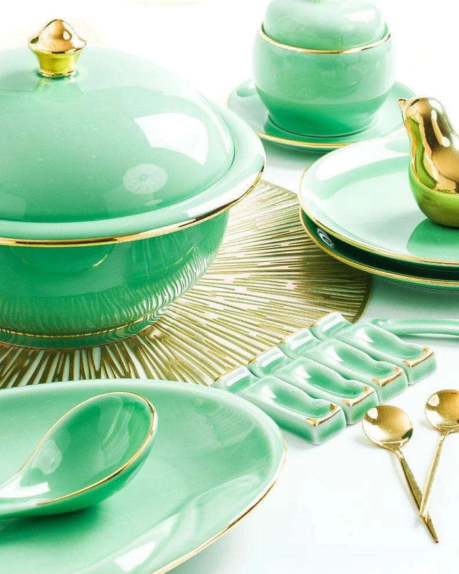 Sophisticated Blue and White Porcelain Dinnerware Set with Opulent Gold Accents