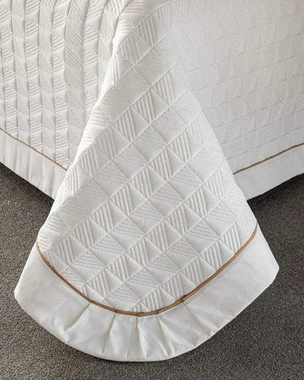 Luxurious Multi-Functional Plaid Bedspread - Elegant Euro-Style Quilted Coverlet for All Season Comfort