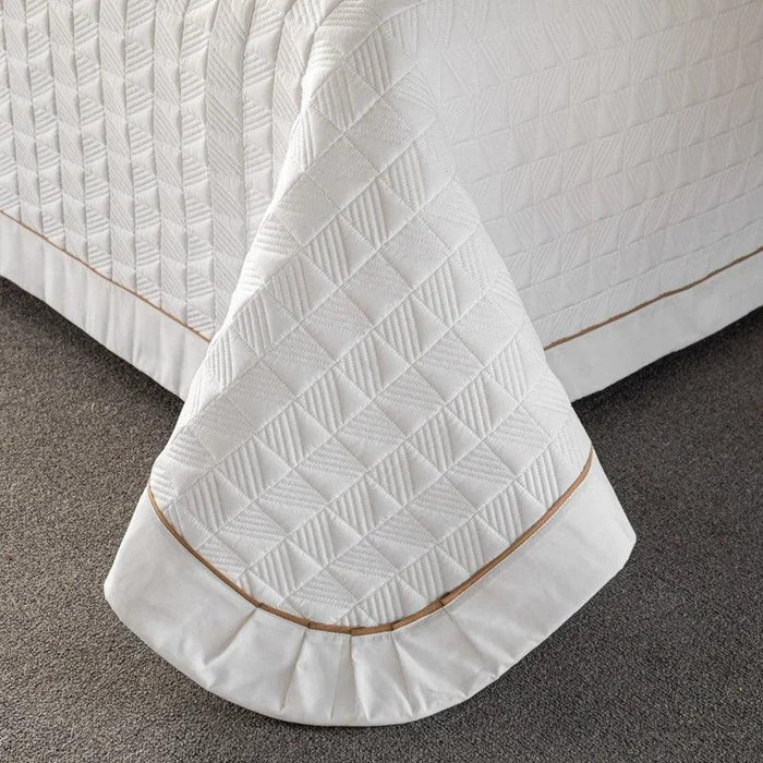 Luxurious Multi-Functional Plaid Bedspread - Elegant Euro-Style Quilted Coverlet for All Season Comfort