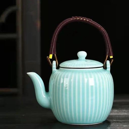Elegant 800ml Chinese Ceramic Teapot with Integrated Strainer for Perfect Puer Tea Brewing