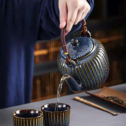 Elegant 800ml Chinese Ceramic Teapot with Integrated Strainer for Perfect Puer Tea Brewing