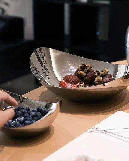 Elegant Extra-Large 304 Stainless Steel Serving Bowl for Stylish Entertaining and Home Accents