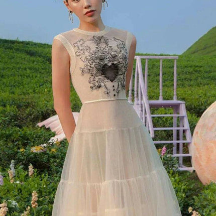 Embroidered Pleated O-neck Dress with Slim Waist for Women