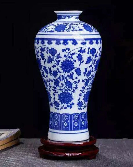 Antique Chinese Ceramic Vase with Intricate Animal Motif - Timeless Charm