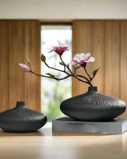 Stunning Black Crackle Ceramic Zen Vase for Sophisticated Home Accents and Floral Displays
