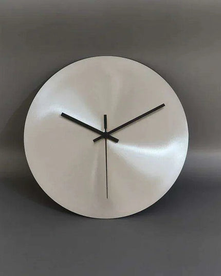 Sleek Industrial Silent Round Clock - Elegant Minimalist Timepiece for Modern Interiors