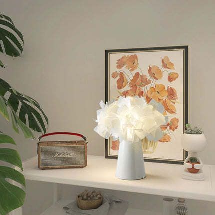 Cozy Beam Nordic Flower Art LED Table Lamp - Multiple Colors & Elegant