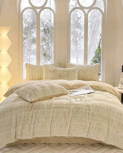 Luxurious Caramel Brown Velvet Fleece Bedding Set with Duvet Cover, Flat Sheet, and Pillowcases