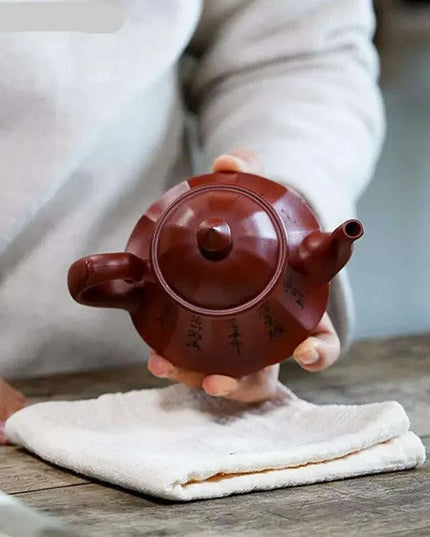 Elegant Yixing Purple Clay Teapot - 200ml Dahongpao Design with Integrated Mesh Filter for the Discerning Tea Enthusiast