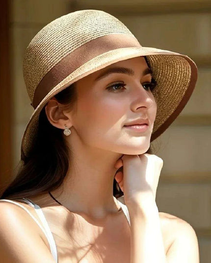 Chic Women's Korean Summer Wide Brim Straw Hat for Beach Trips, Vacation, and Sun Protection with Bow Fold Design
