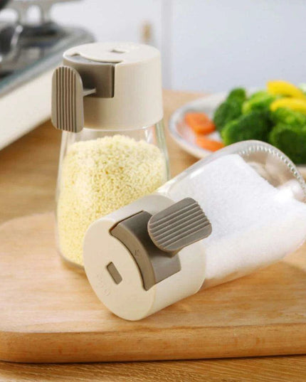 Seasoning on the Go: Portable Glass Salt Shaker for Instant Flavor Boost