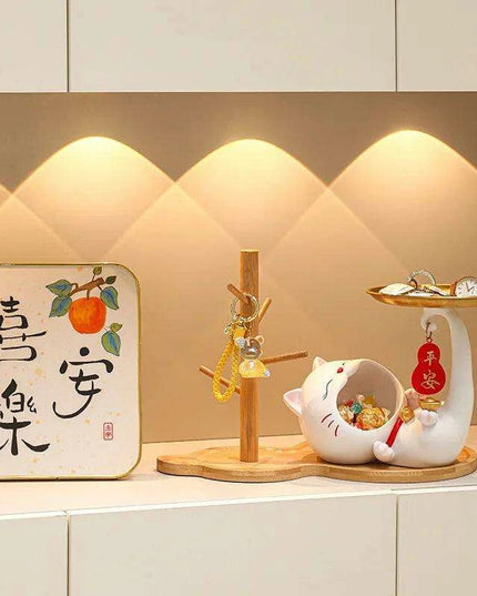 Charming Maneki-neko Key Organizer: Whimsical Resin Cat for Stylish Home Decor and Good Luck