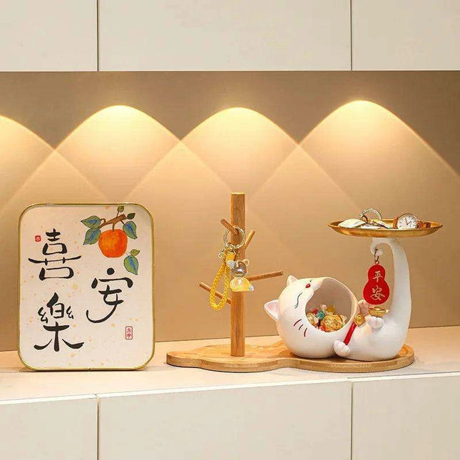Charming Maneki-neko Key Organizer: Whimsical Resin Cat for Stylish Home Decor and Good Luck