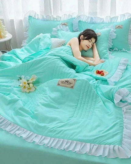 Chic Summer Lightweight Comforter with Ruffled Edges