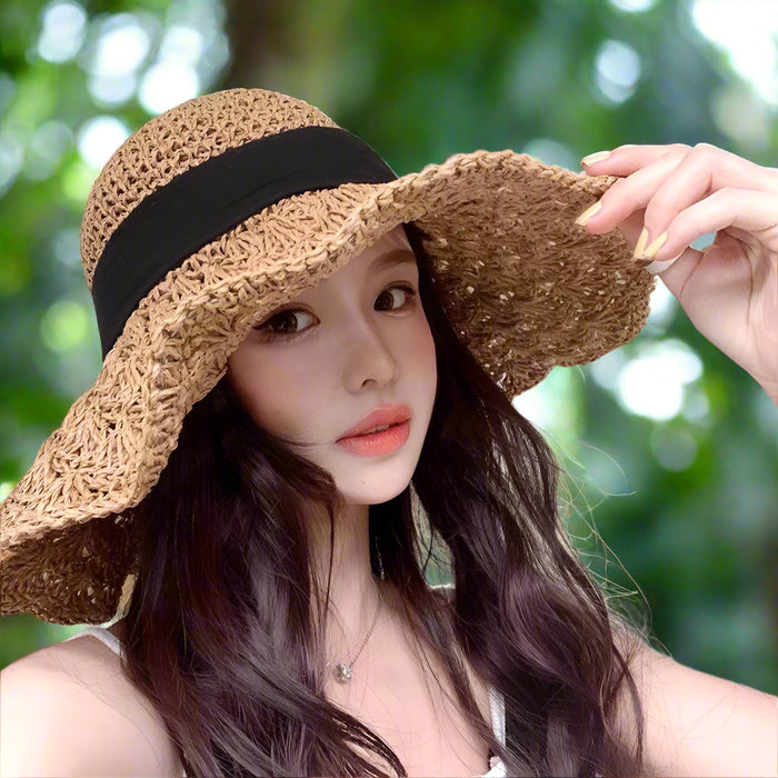 Elegant Women's Travel-Friendly Straw Sun Hat with Wide Brim for Enhanced Summer Protection