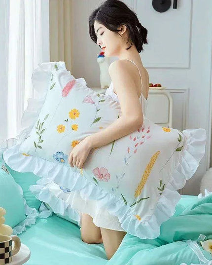Chic Summer Lightweight Comforter with Ruffled Edges