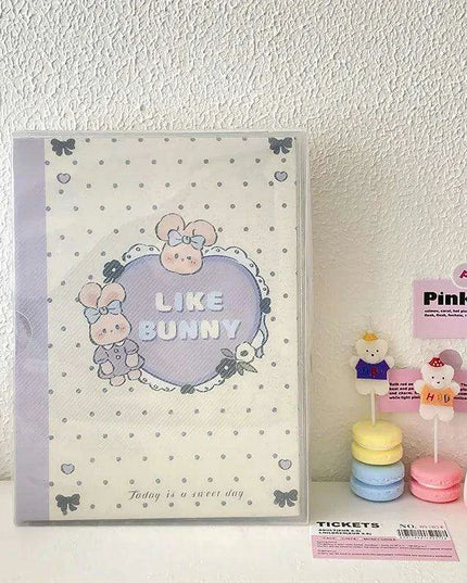 Adorable A5 Kawaii Biscuit Bear Photocard Organizer with Protective Dust Cover for Kpop Enthusiasts