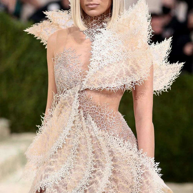 Chic Black Feather-Accented Bodycon Dress for Enchanting Evenings