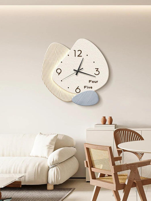 Chic Modern Wall Clock - Stylish Decorative Timepiece for Contemporary Spaces