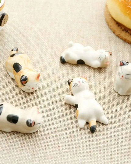 Playful Cat Cutlery and Chopstick Holder for a Whimsical Kitchen