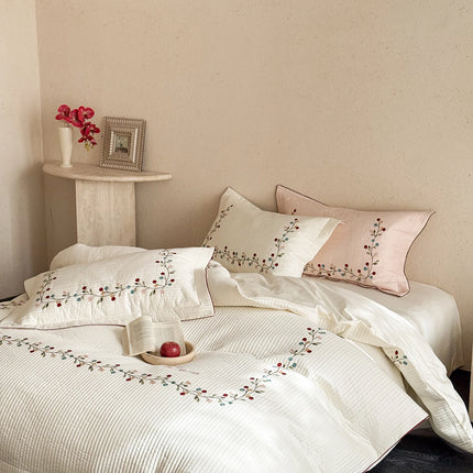 Minimalist Quilted Cotton Flower Bedding Set — 4-Piece, Double / Queen / King
