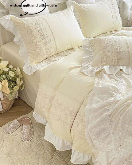 Elegant 3-Piece Lace Bedding Set with Pillowcases