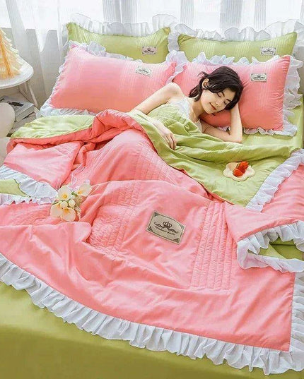 Chic Summer Lightweight Comforter with Ruffled Edges