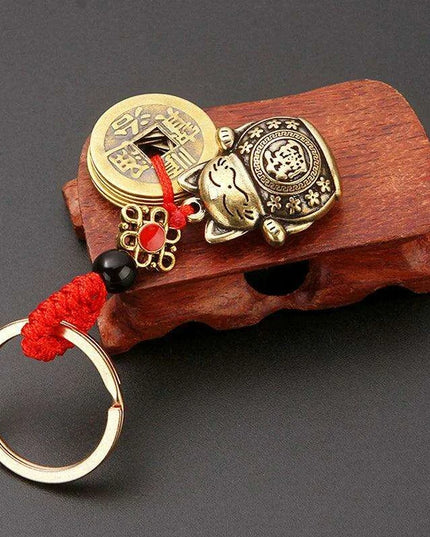 Vintage Brass Lucky Cat Keychain with Five Emperors Coin – Emblem of Wealth and Fortune
