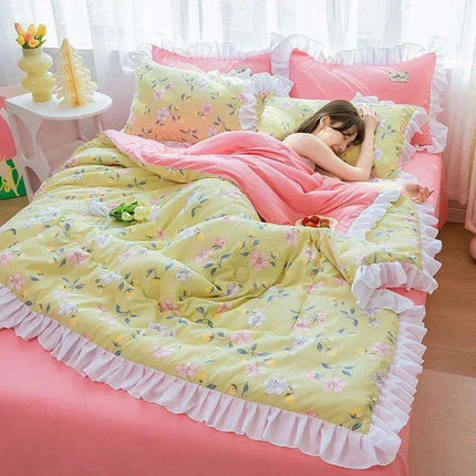 Chic Summer Lightweight Comforter with Ruffled Edges