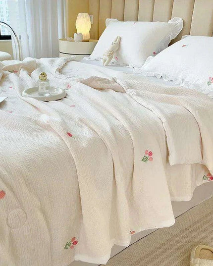 Luxury Summer Soybean Duvet Insert - Double-Layered Cotton Quilt with Elegant Embroidery