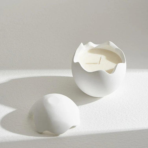 Artistic Egg-Shaped Aromatherapy Candle for Serenity and Relaxation