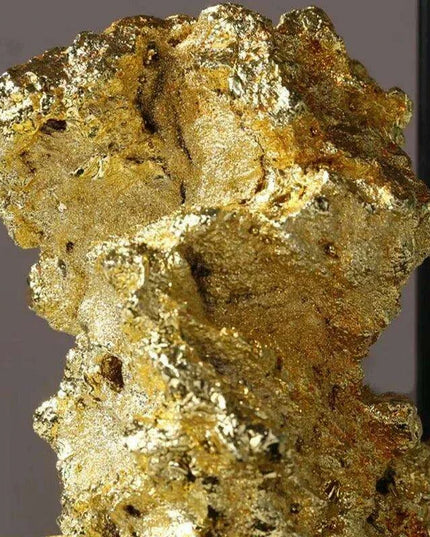 Elegant Golden Mountain Resin Tabletop Accents for Luxurious Living Spaces