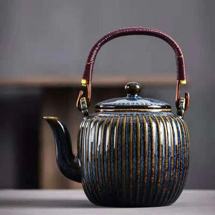 Elegant 800ml Chinese Ceramic Teapot with Integrated Strainer for Perfect Puer Tea Brewing