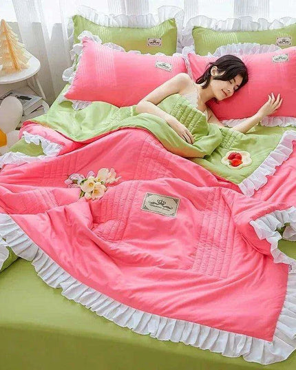 Chic Summer Lightweight Comforter with Ruffled Edges