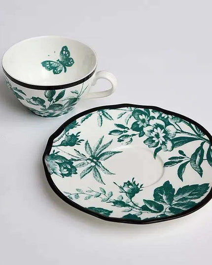 Charming European Ceramic Mug Set with Lid - Elegant Gift Box for a Delightful Drinking Experience