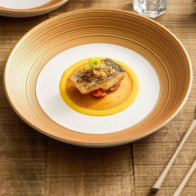 Exquisite Gold-Trimmed Ceramic Dinner Plates for Sophisticated Dining Events