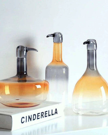 Toucan-Inspired Gradient Glass Vase: A Chic and Multifunctional Home Accent