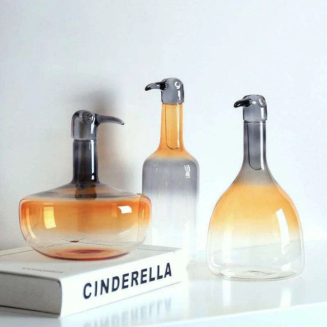 Toucan-Inspired Gradient Glass Vase: A Chic and Multifunctional Home Accent