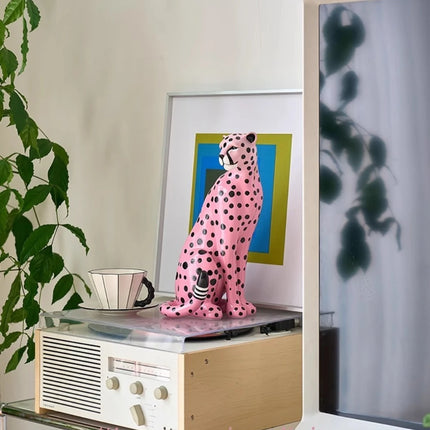 Pink Leopard Resin Statuette – Light Luxury Home Decor Figurine