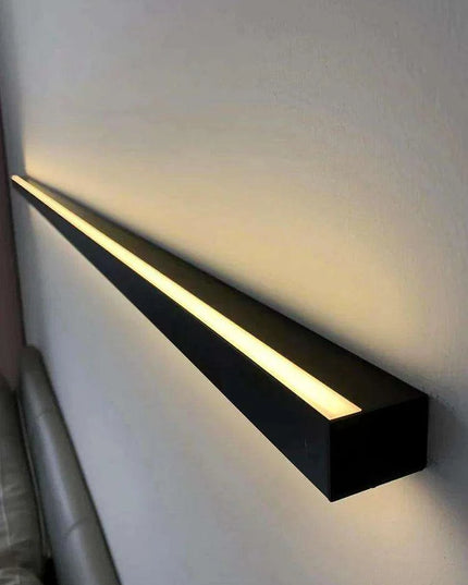 Sleek Scandinavian LED Wall Sconce with Customizable Lighting Options