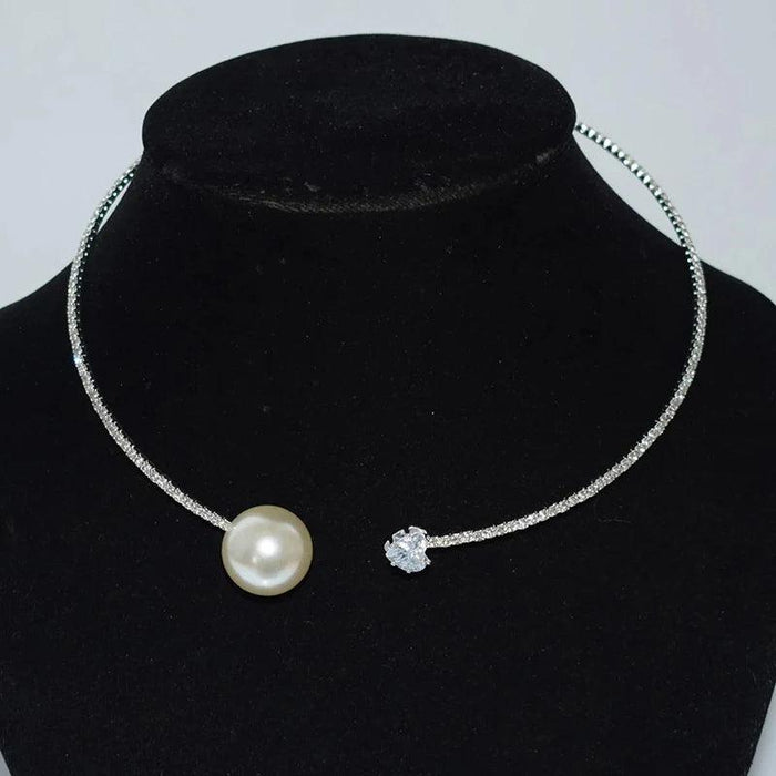 Sparkling Heart-Shaped Open Collar Choker Necklace for Women - Chic and Stylish Jewelry Accessory